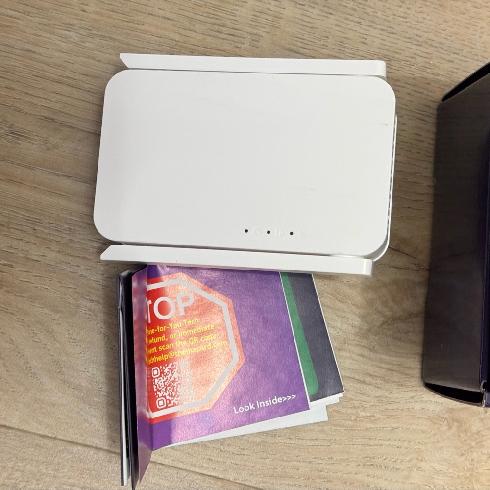 White Wi-Fi Range Extender - Picture 3 of 6